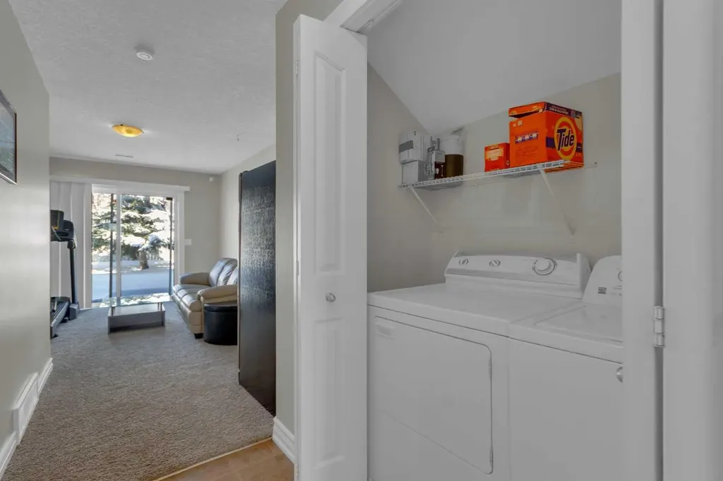 10 West Cedar Rise SW Calgary AB T3H 5G8