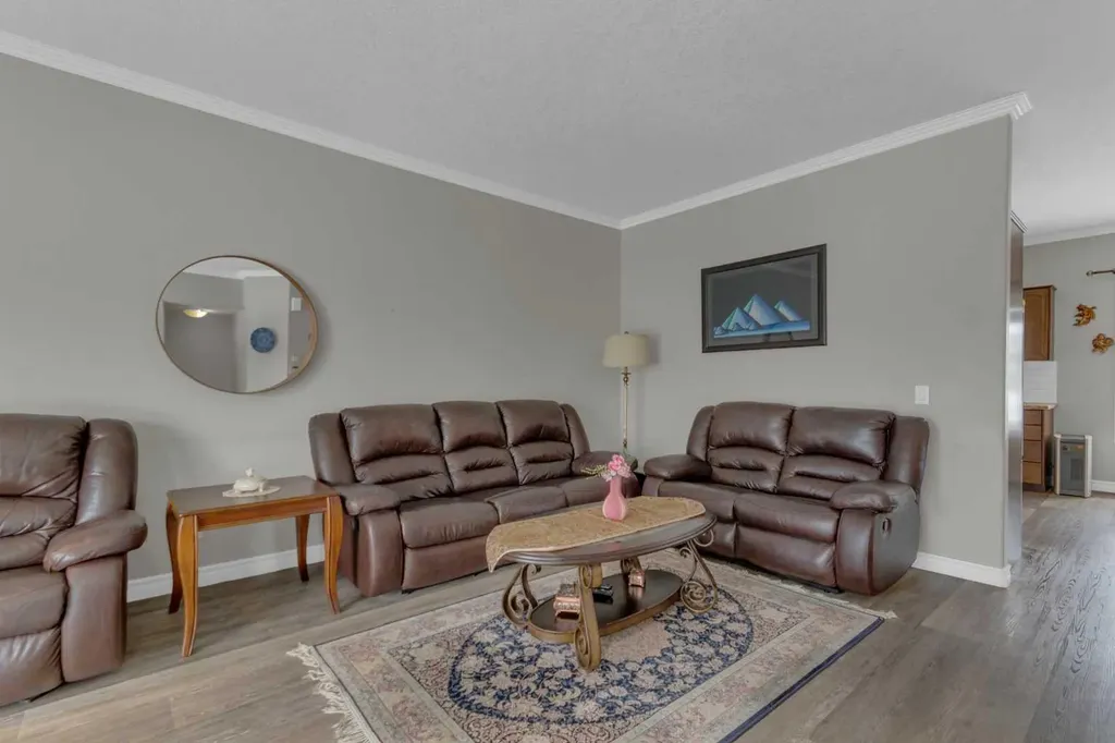 10 West Cedar Rise SW Calgary AB T3H 5G8