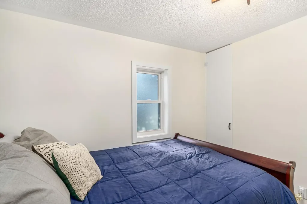 3223 83 Street NW Calgary AB T3B 5P4