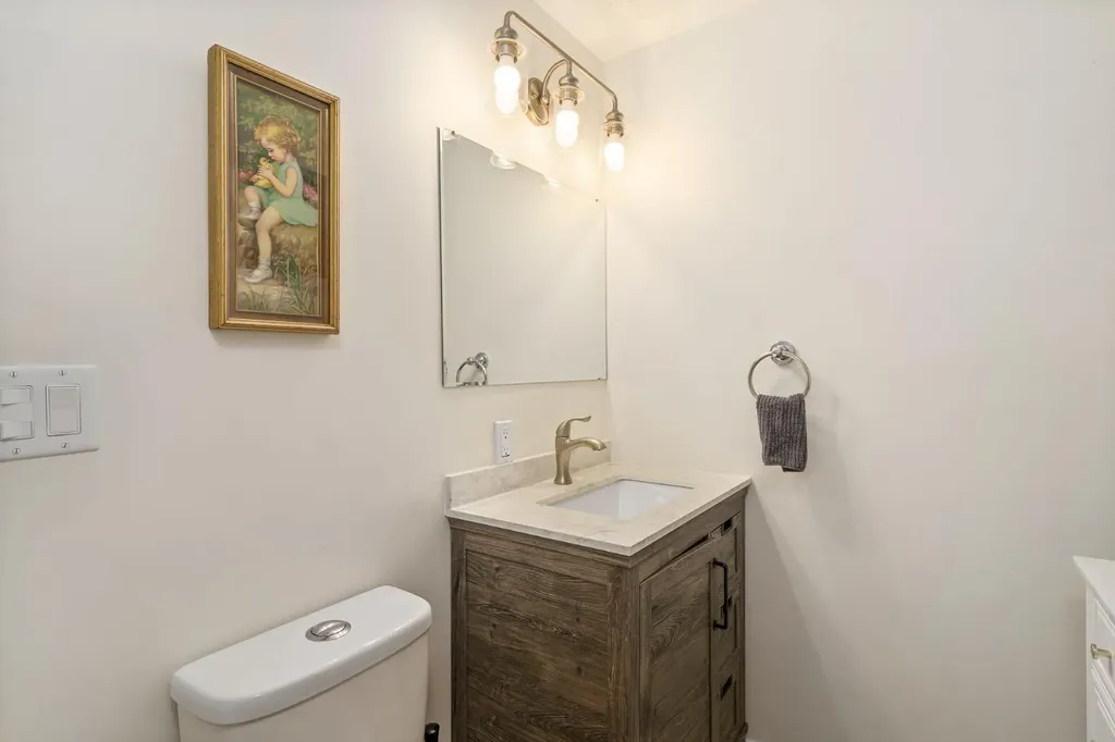 3223 83 Street NW Calgary AB T3B 5P4