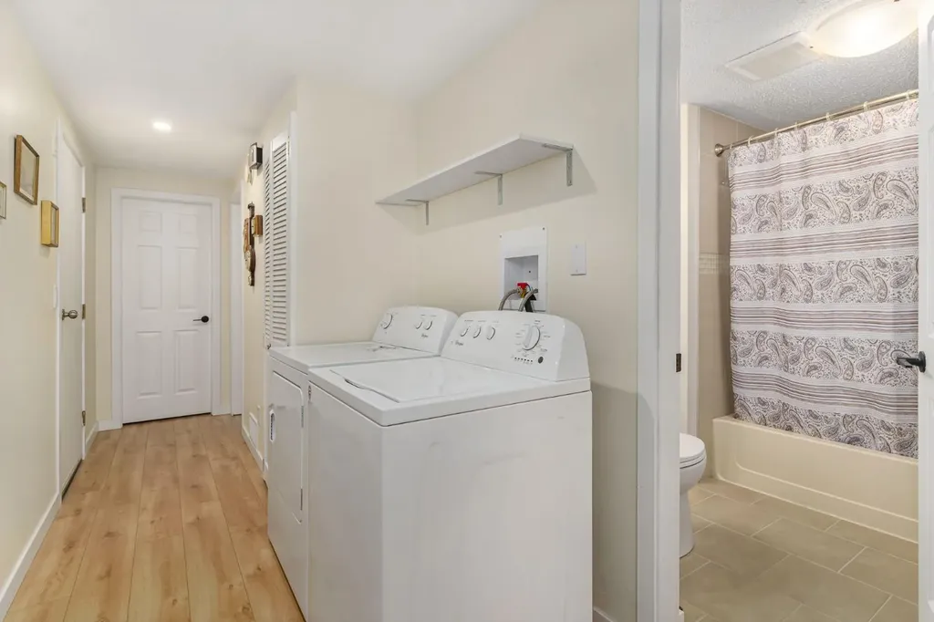 3223 83 Street NW Calgary AB T3B 5P4