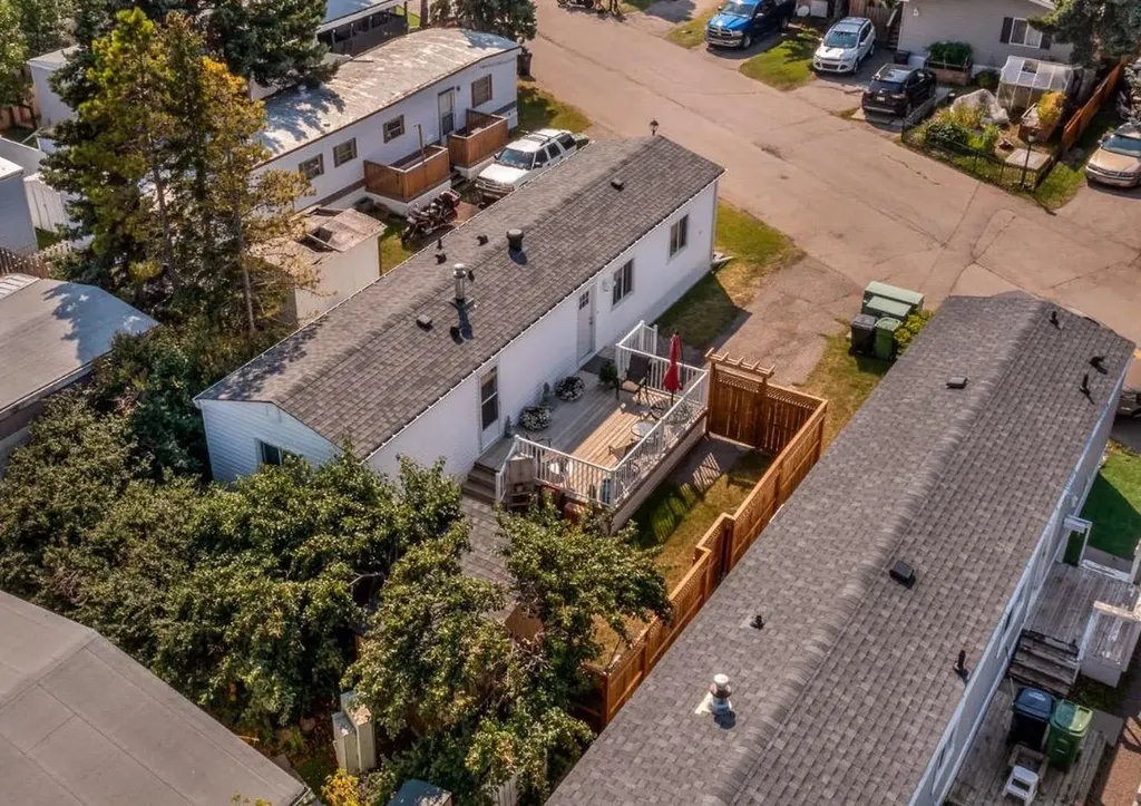 3223 83 Street NW Calgary AB T3B 5P4