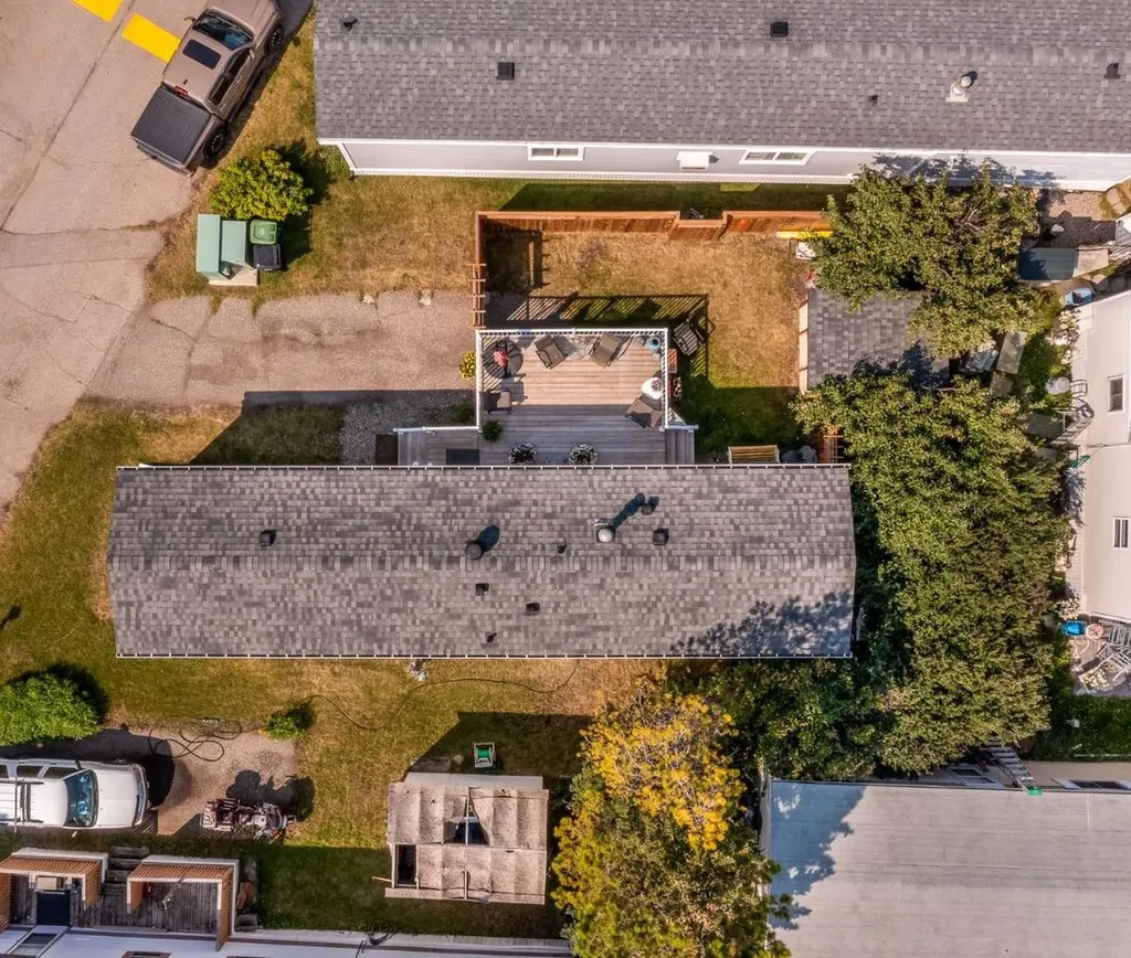 3223 83 Street NW Calgary AB T3B 5P4