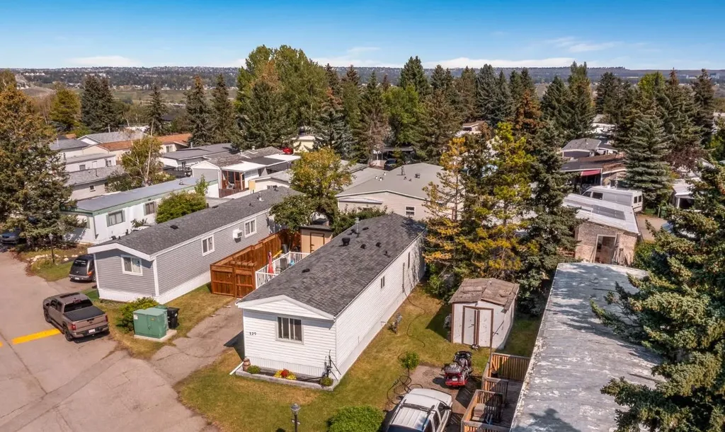 3223 83 Street NW Calgary AB T3B 5P4