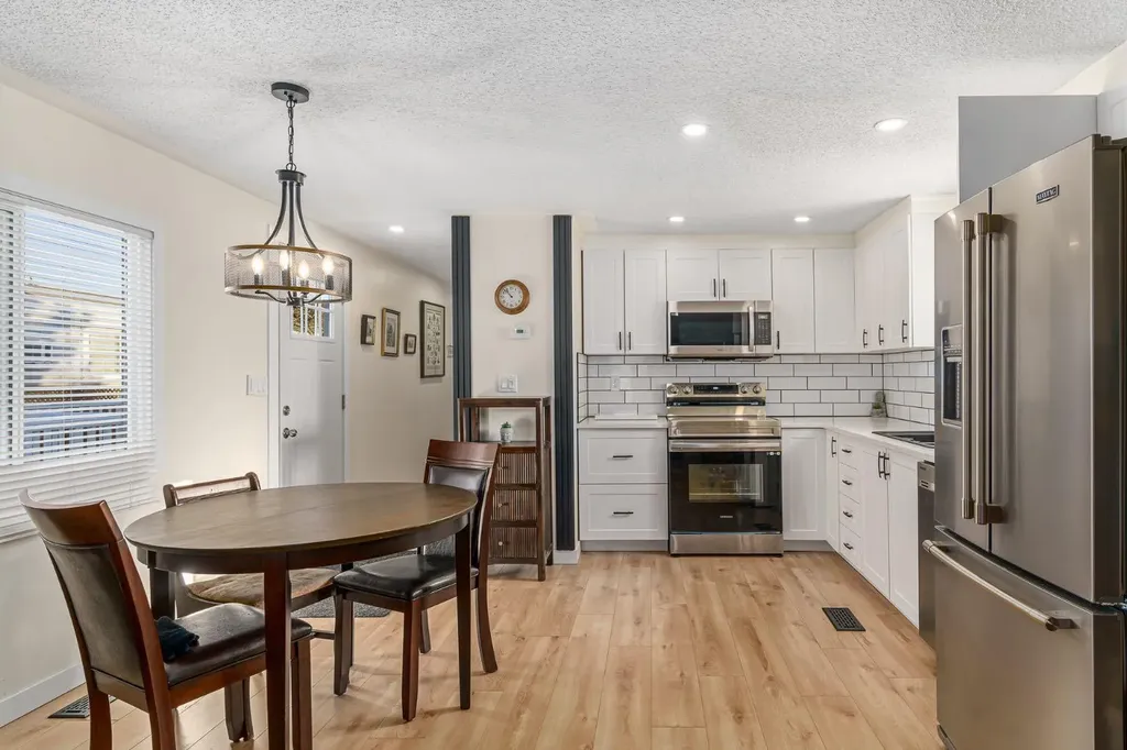 3223 83 Street NW Calgary AB T3B 5P4