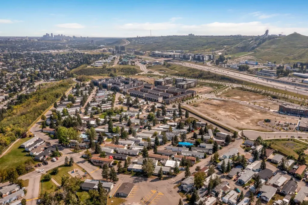 3223 83 Street NW Calgary AB T3B 5P4