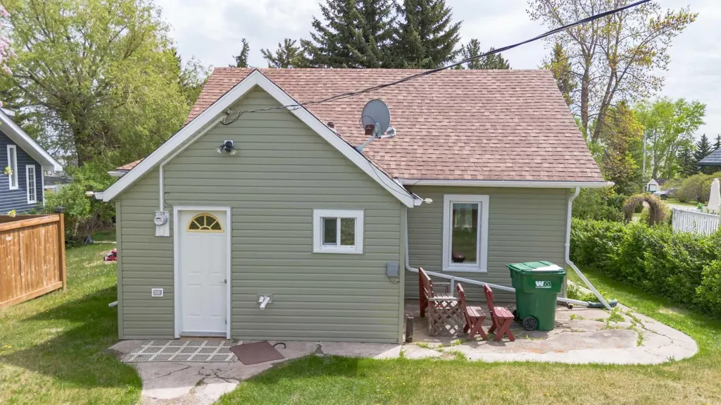 253 4 Avenue S Big Valley AB T0J 0G0