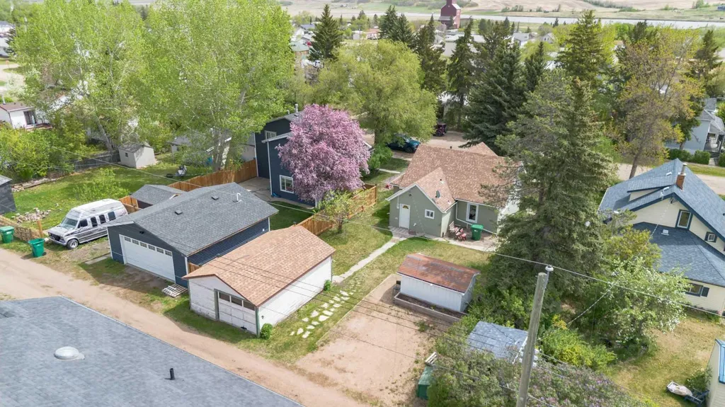 253 4 Avenue S Big Valley AB T0J 0G0