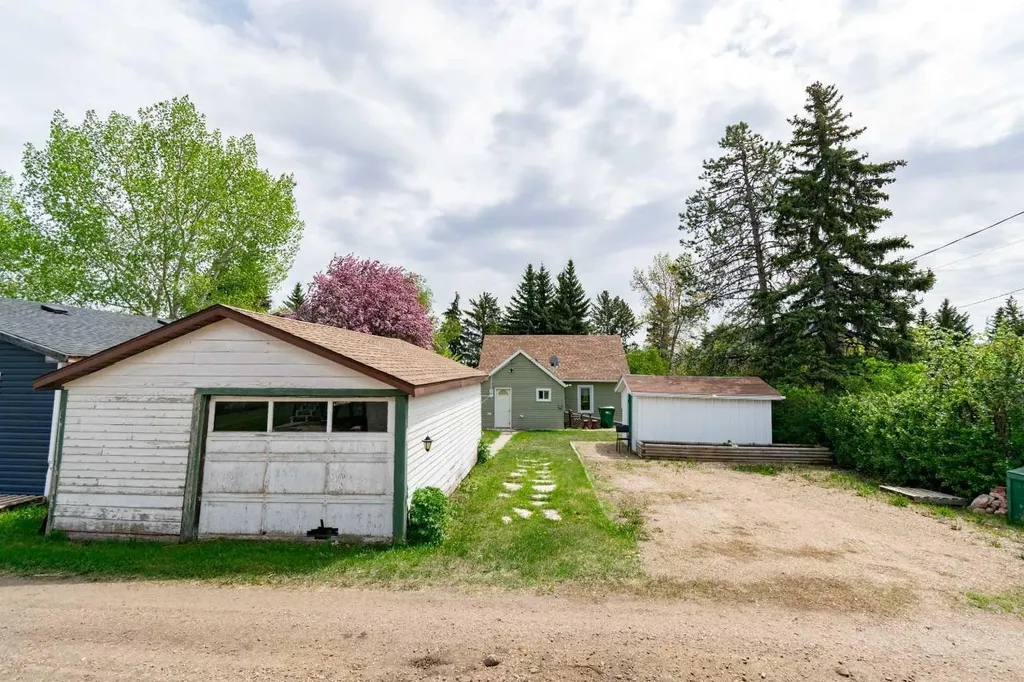 253 4 Avenue S Big Valley AB T0J 0G0