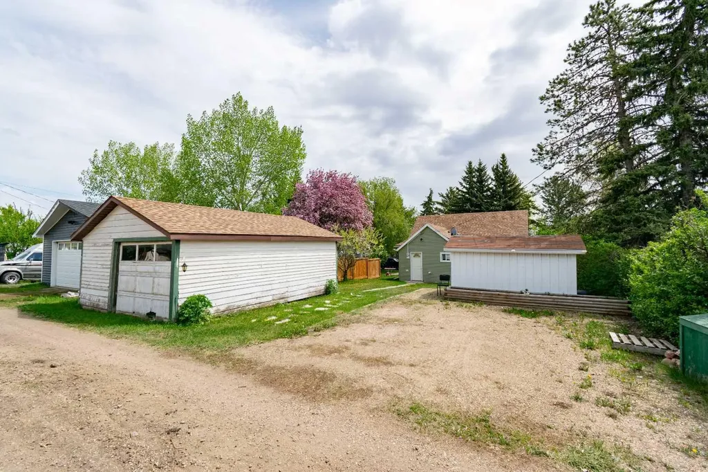 253 4 Avenue S Big Valley AB T0J 0G0