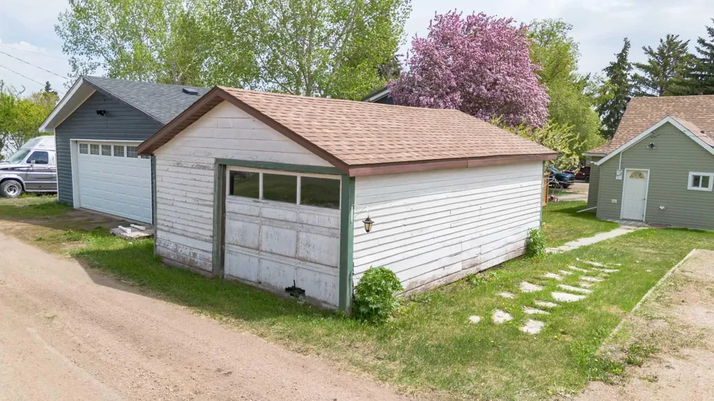 253 4 Avenue S Big Valley AB T0J 0G0