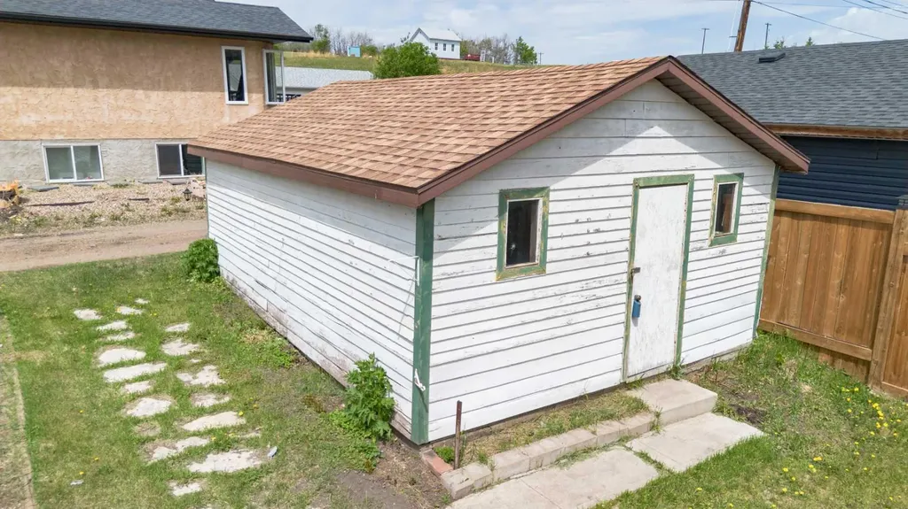 253 4 Avenue S Big Valley AB T0J 0G0