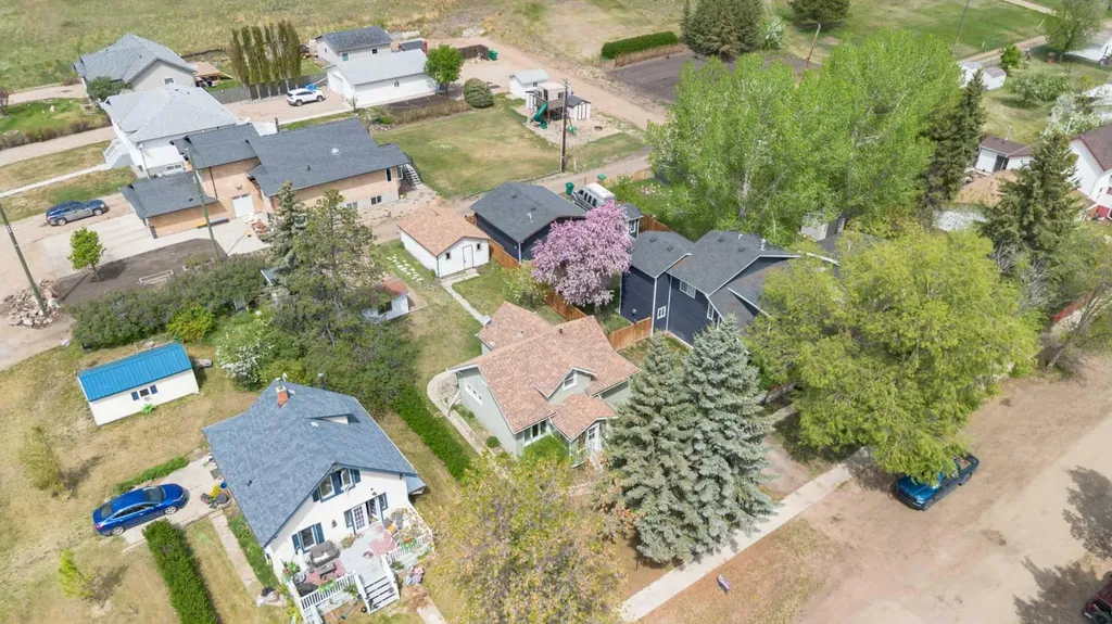 253 4 Avenue S Big Valley AB T0J 0G0
