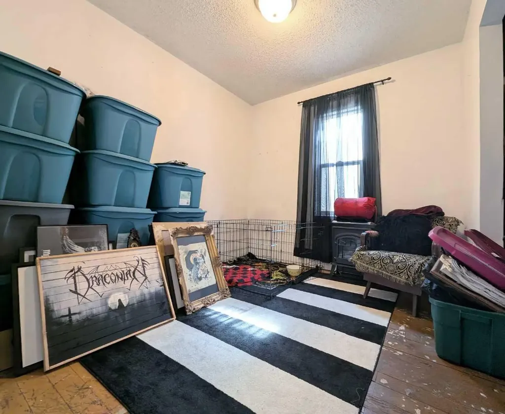 915 8 Street S Lethbridge AB T1J 2K7