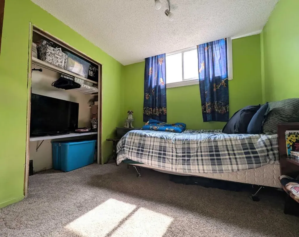 915 8 Street S Lethbridge AB T1J 2K7