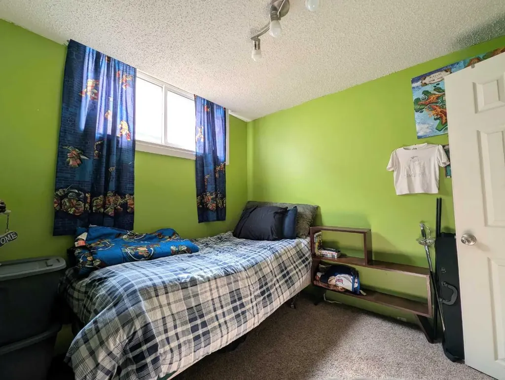 915 8 Street S Lethbridge AB T1J 2K7