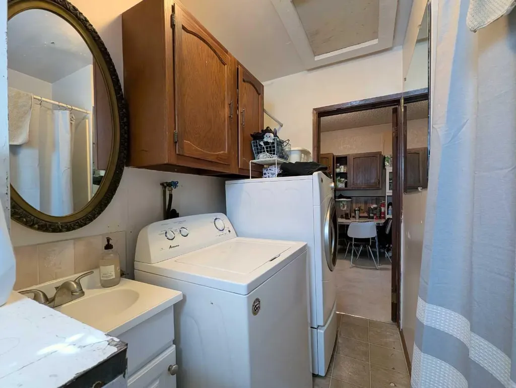 915 8 Street S Lethbridge AB T1J 2K7