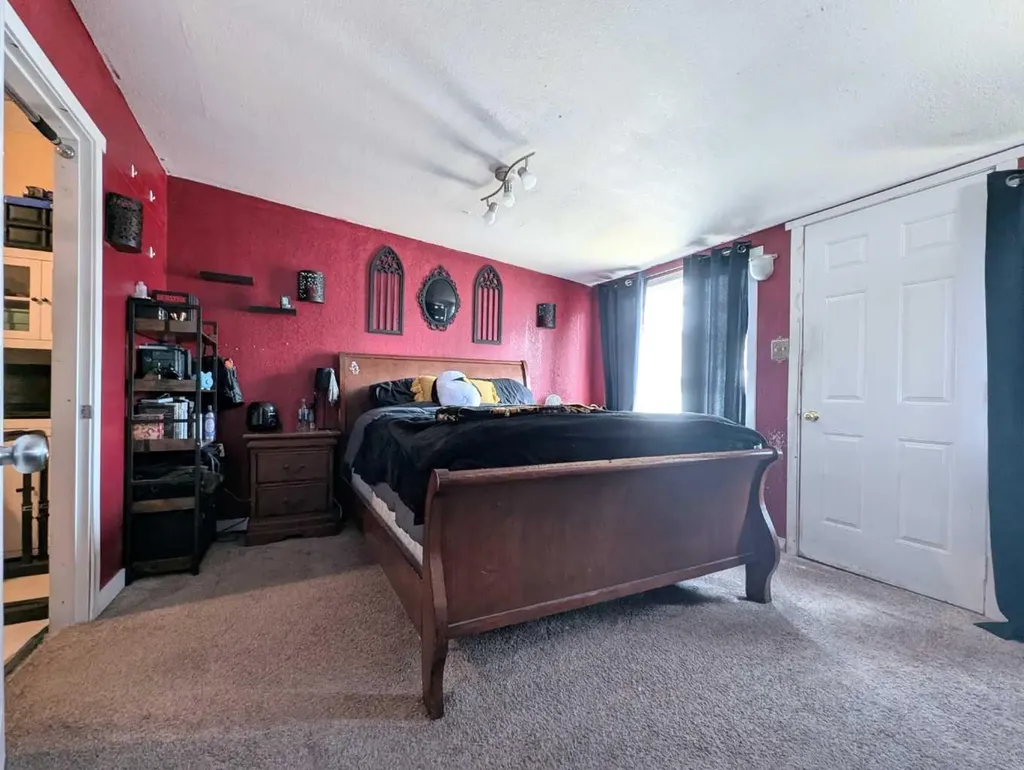 915 8 Street S Lethbridge AB T1J 2K7