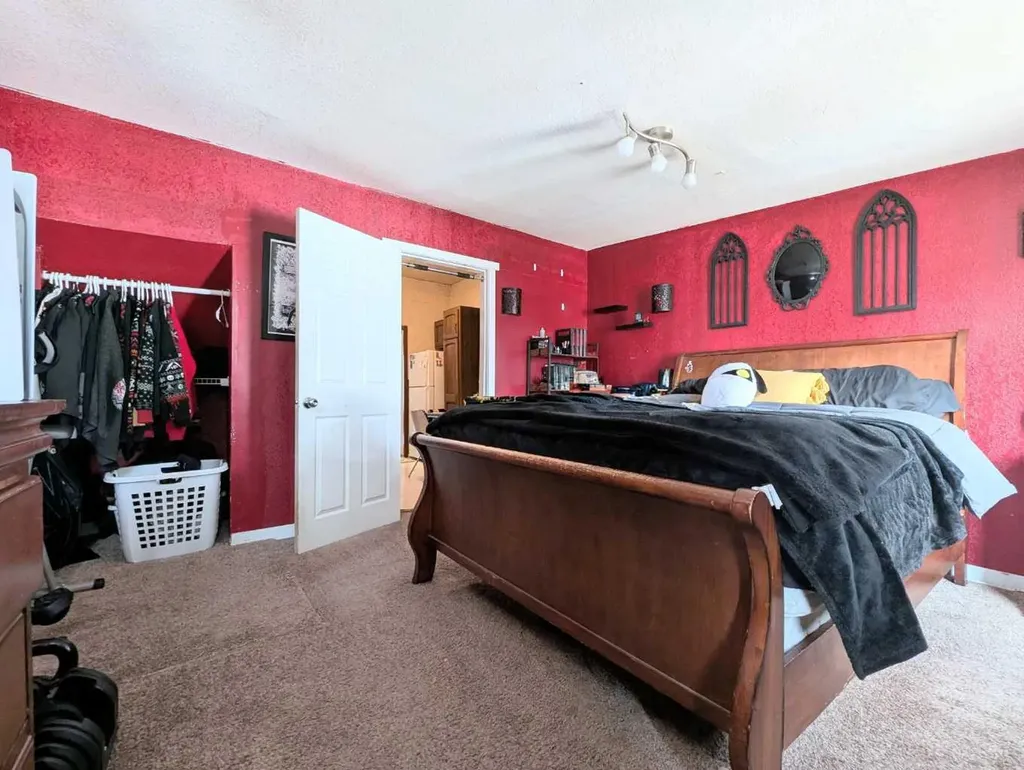 915 8 Street S Lethbridge AB T1J 2K7