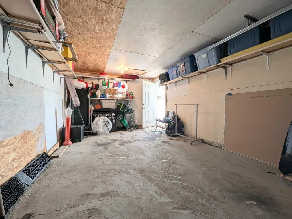 915 8 Street S Lethbridge AB T1J 2K7