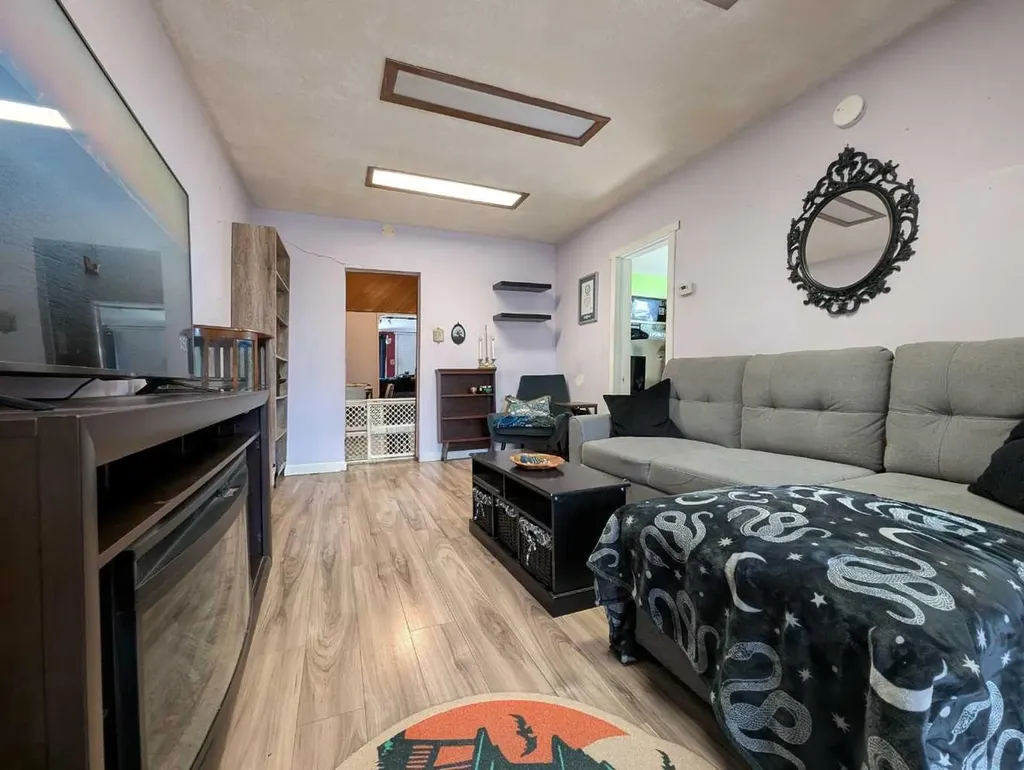 915 8 Street S Lethbridge AB T1J 2K7