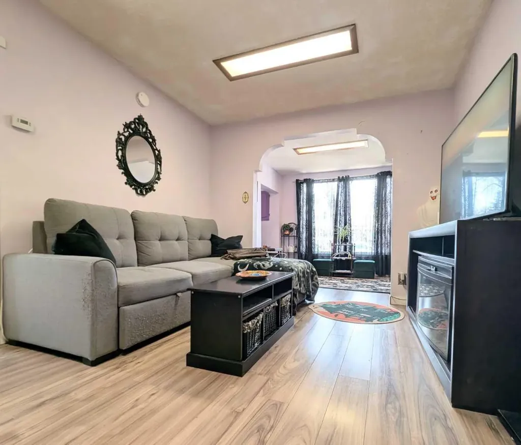 915 8 Street S Lethbridge AB T1J 2K7