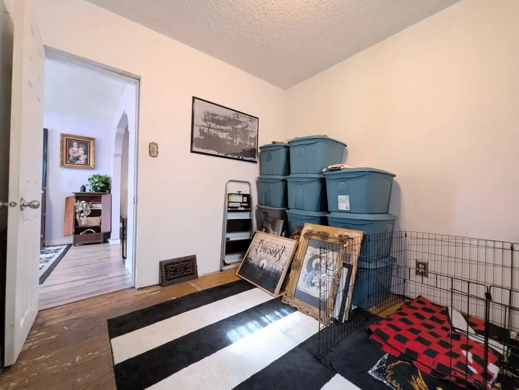 915 8 Street S Lethbridge AB T1J 2K7