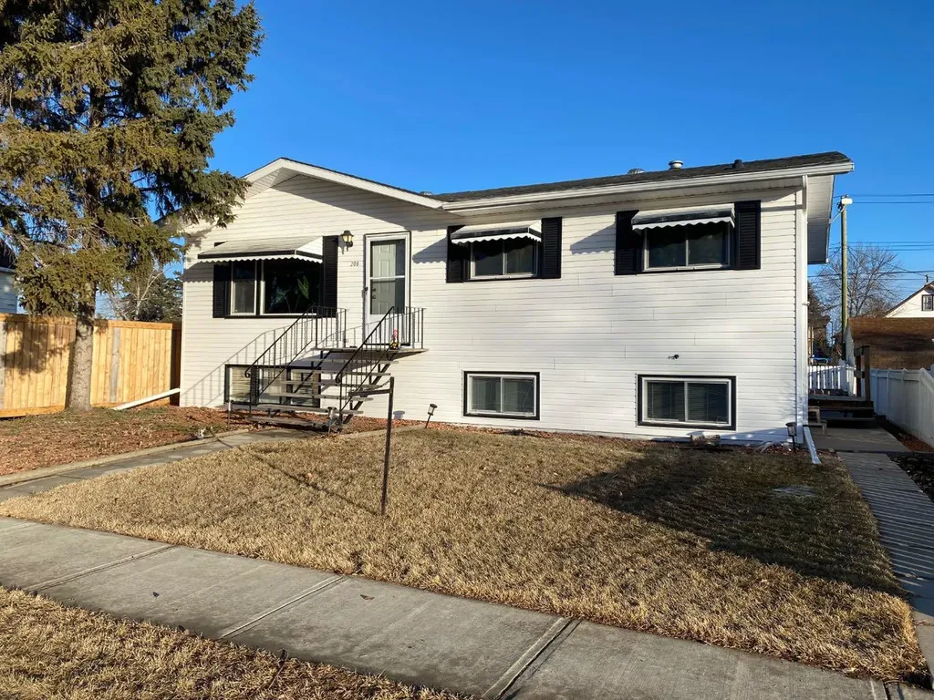 208 4 Avenue W Hanna AB T0J 1P0