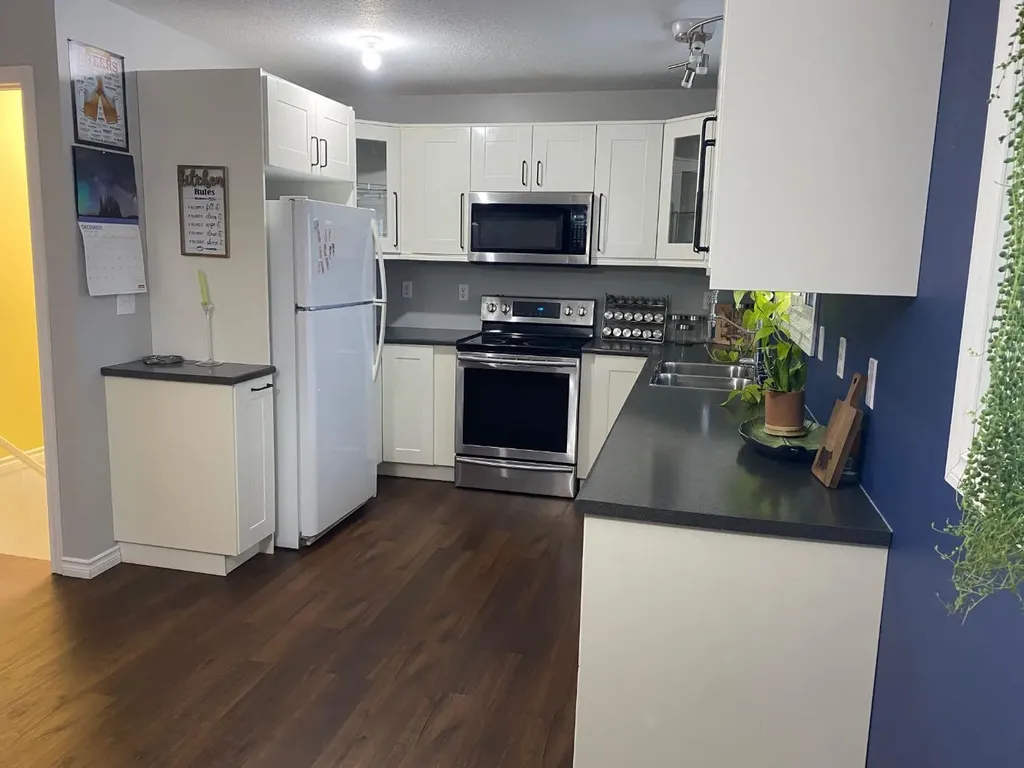 208 4 Avenue W Hanna AB T0J 1P0