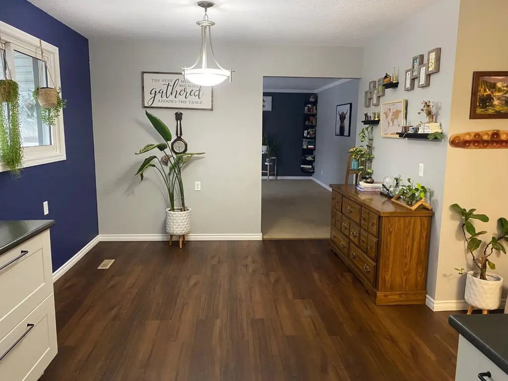 208 4 Avenue W Hanna AB T0J 1P0