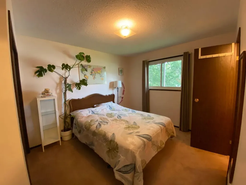 208 4 Avenue W Hanna AB T0J 1P0