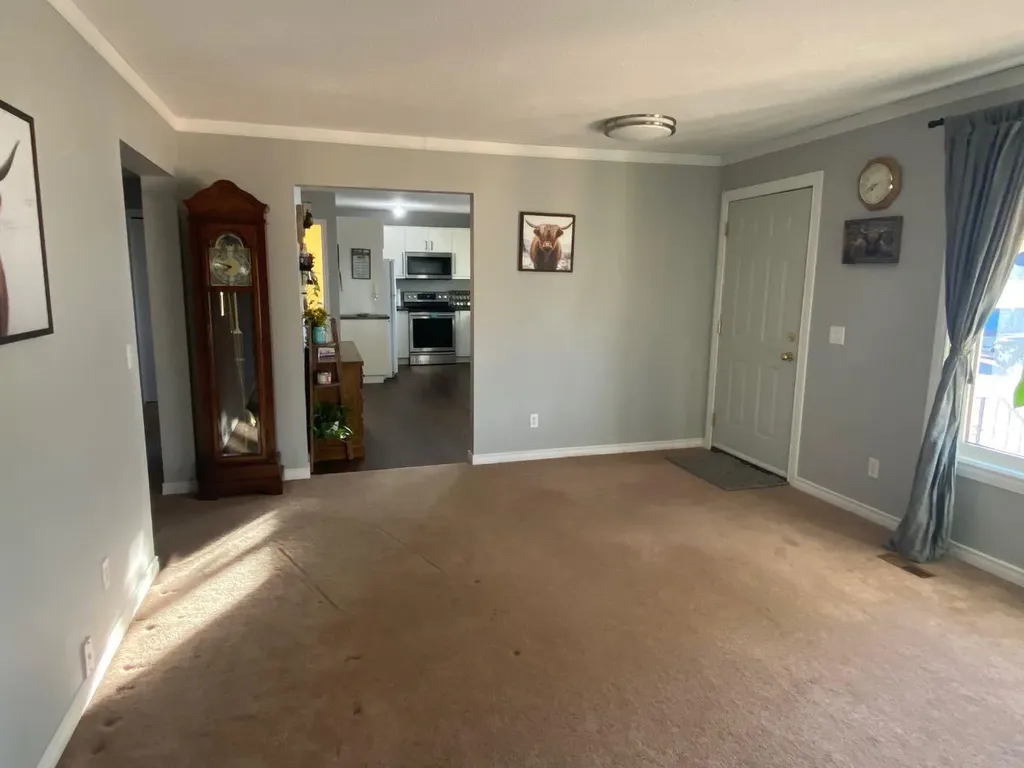 208 4 Avenue W Hanna AB T0J 1P0