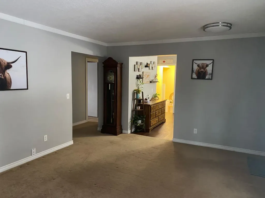 208 4 Avenue W Hanna AB T0J 1P0
