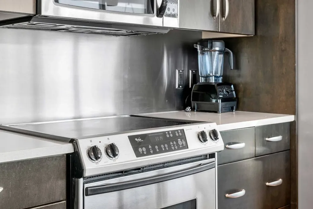 530 12 Avenue SW Calgary AB T2R 0B1