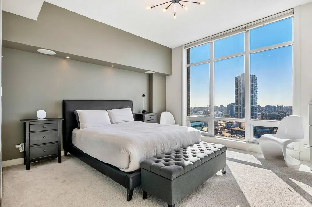 530 12 Avenue SW Calgary AB T2R 0B1