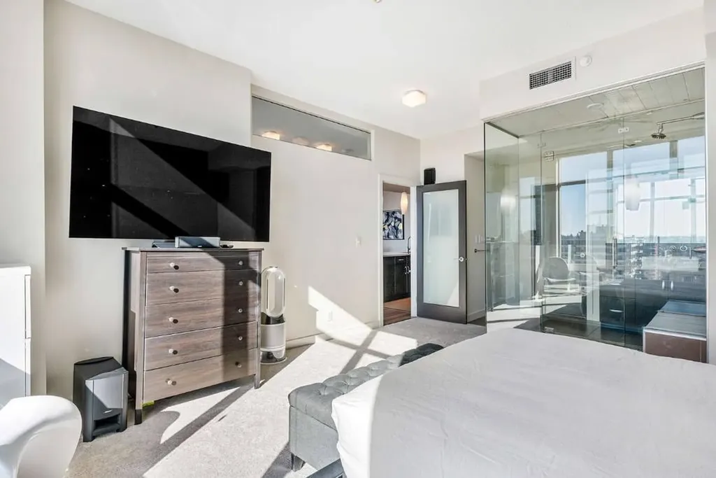 530 12 Avenue SW Calgary AB T2R 0B1