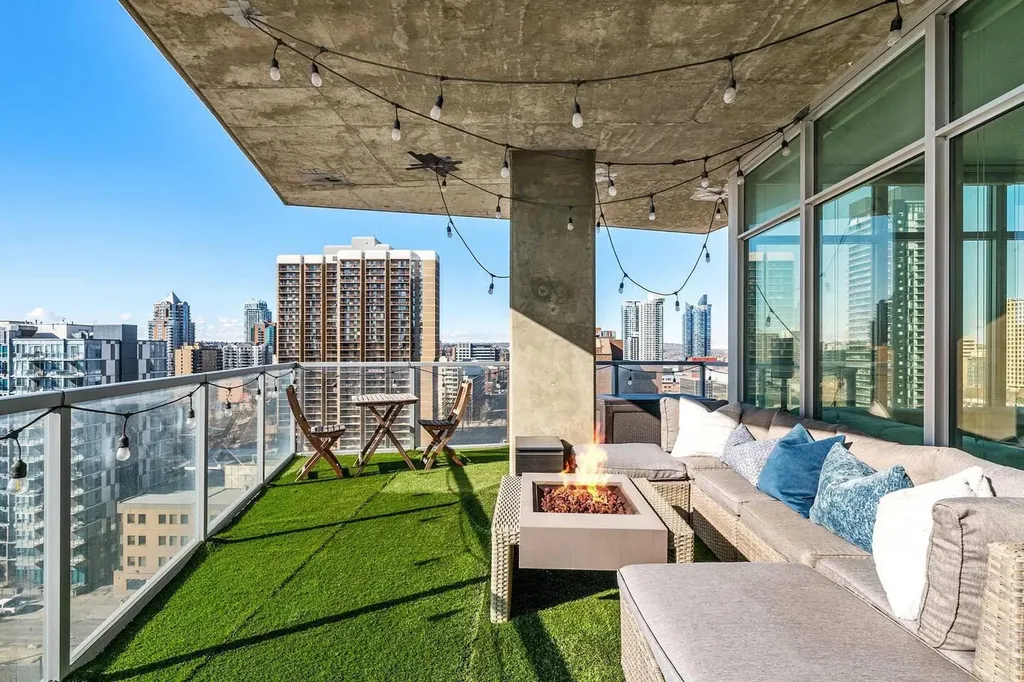 530 12 Avenue SW Calgary AB T2R 0B1