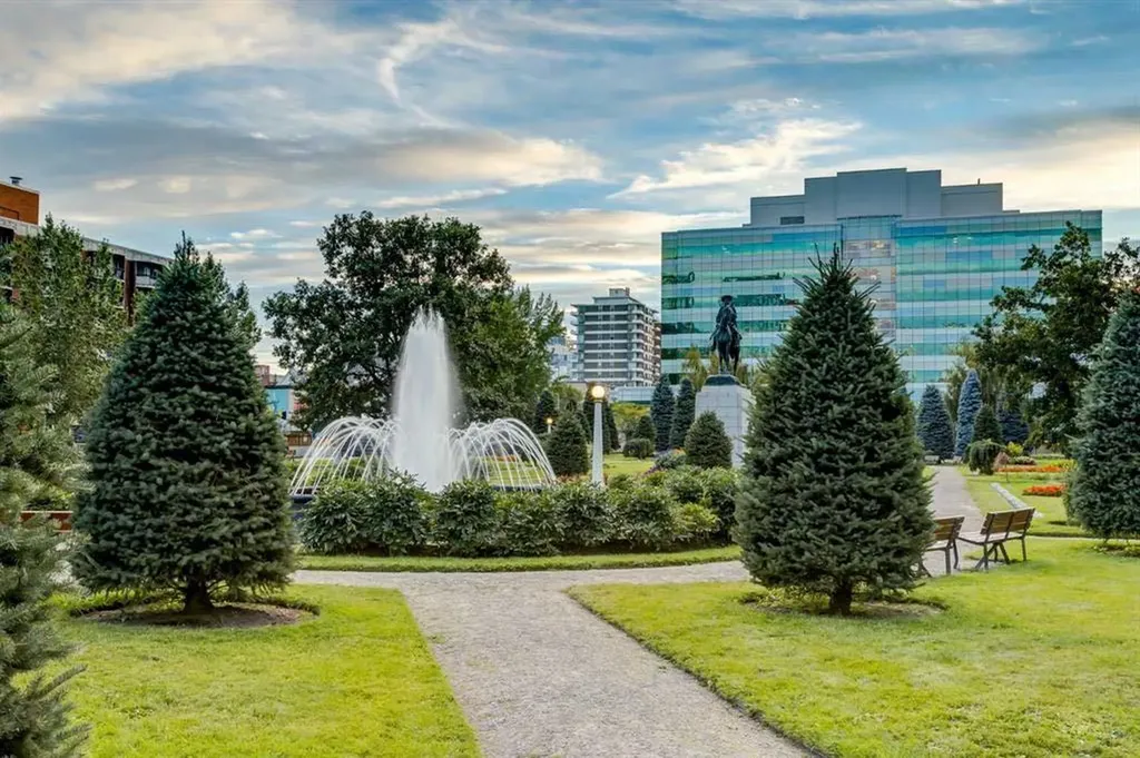 530 12 Avenue SW Calgary AB T2R 0B1