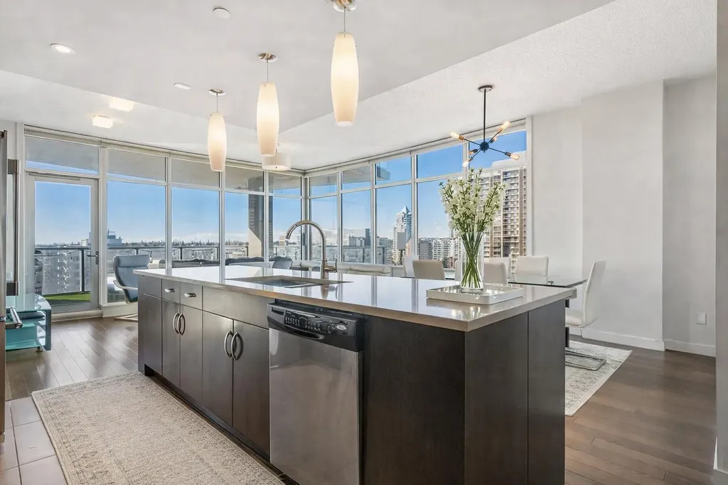 530 12 Avenue SW Calgary AB T2R 0B1