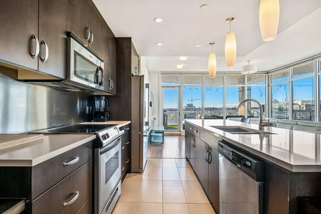 530 12 Avenue SW Calgary AB T2R 0B1