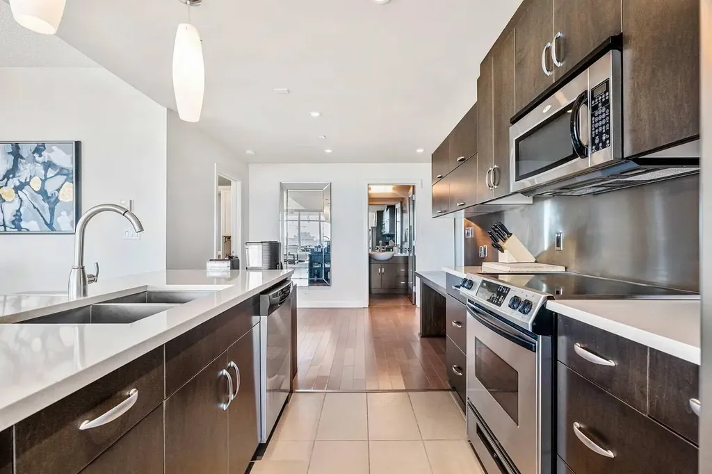 530 12 Avenue SW Calgary AB T2R 0B1