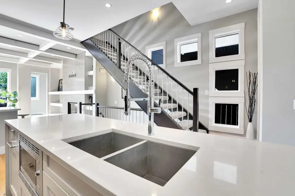 235 11 Avenue NE Calgary AB T2E0Y9