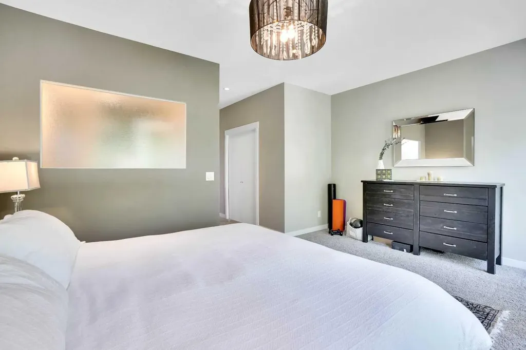 235 11 Avenue NE Calgary AB T2E0Y9