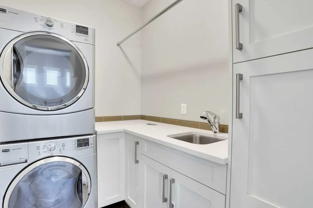 235 11 Avenue NE Calgary AB T2E0Y9
