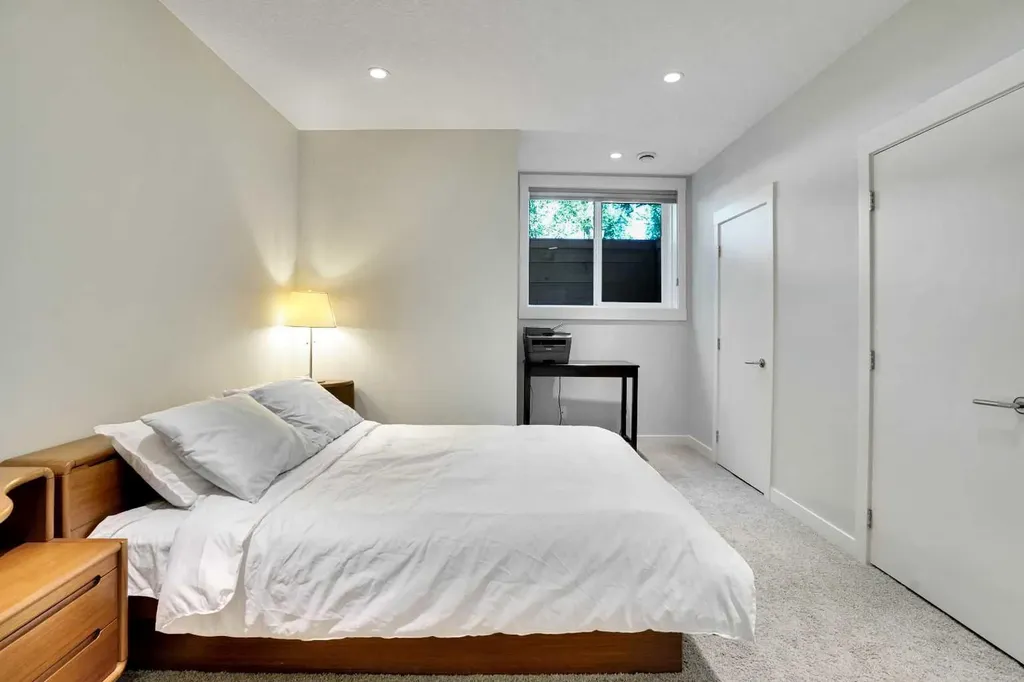 235 11 Avenue NE Calgary AB T2E0Y9