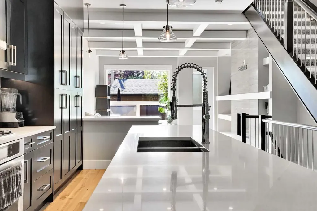 235 11 Avenue NE Calgary AB T2E0Y9