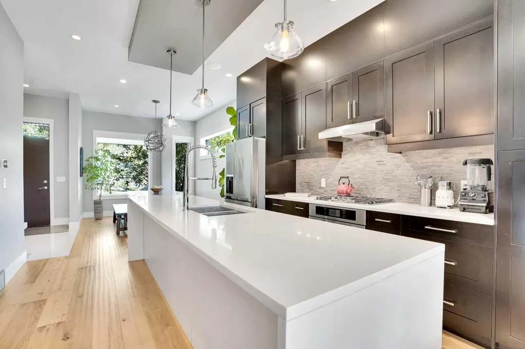 235 11 Avenue NE Calgary AB T2E0Y9