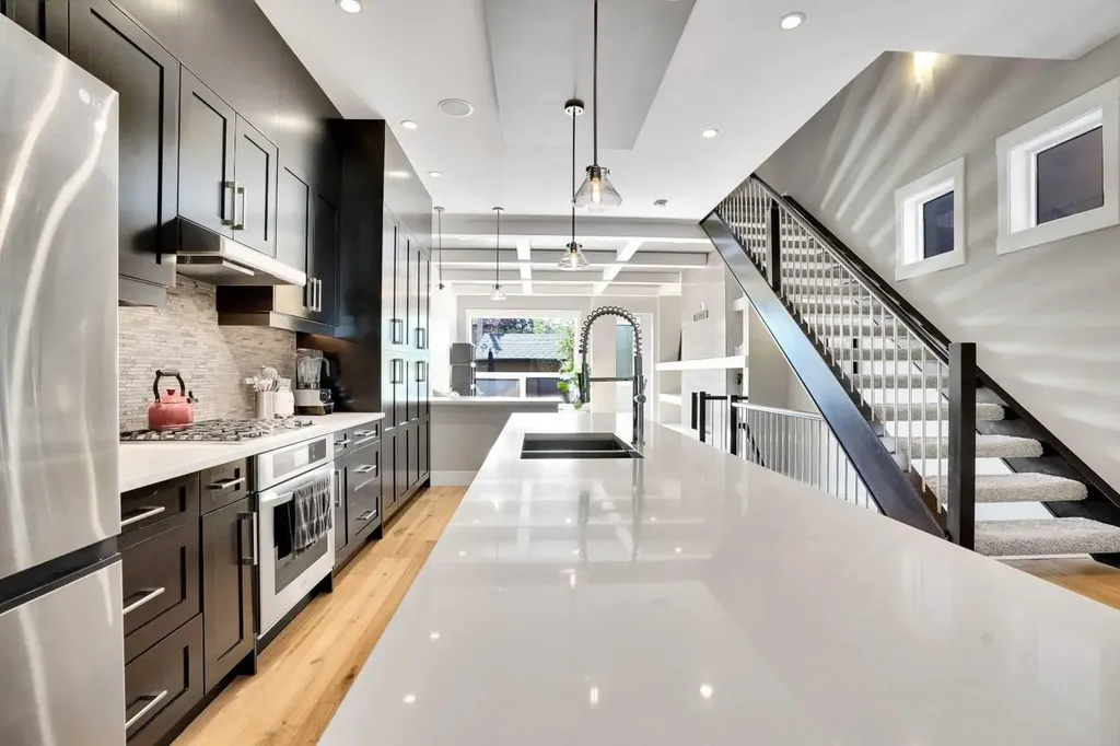 235 11 Avenue NE Calgary AB T2E0Y9