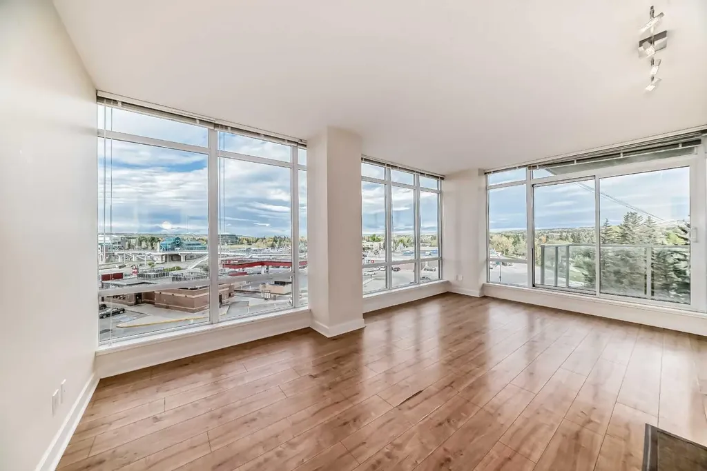 30 Brentwood Common NW Calgary AB T2L 2L8