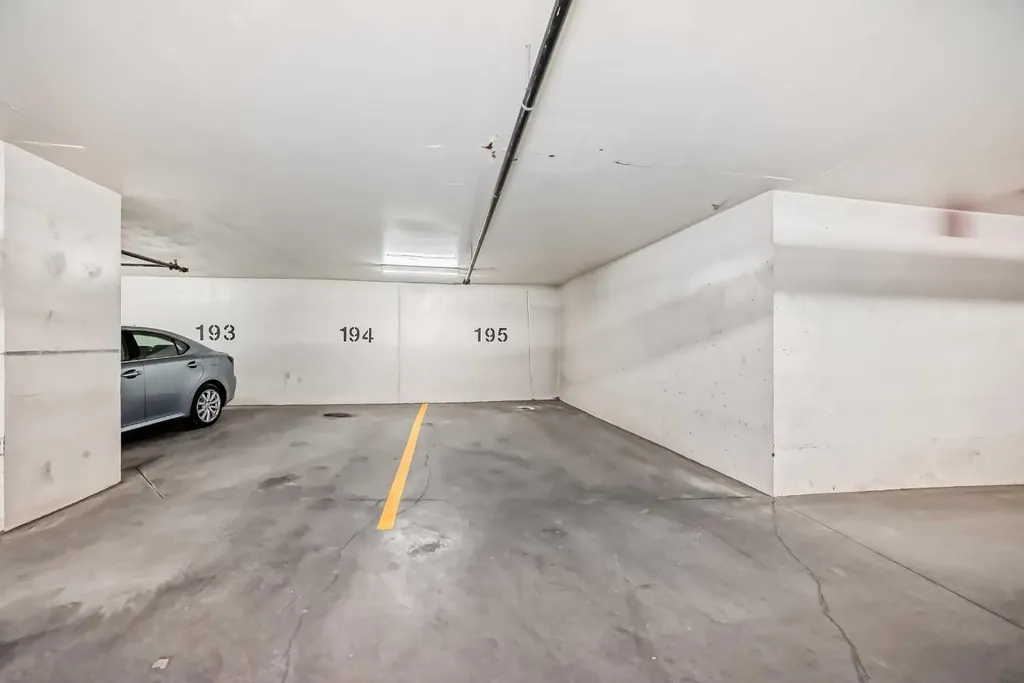 30 Brentwood Common NW Calgary AB T2L 2L8